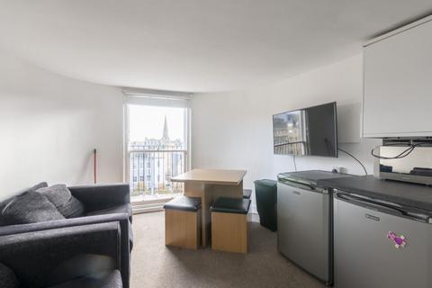 4 bedroom flat to rent - 09P – Nicolson Square, Edinburgh, EH8 9BH