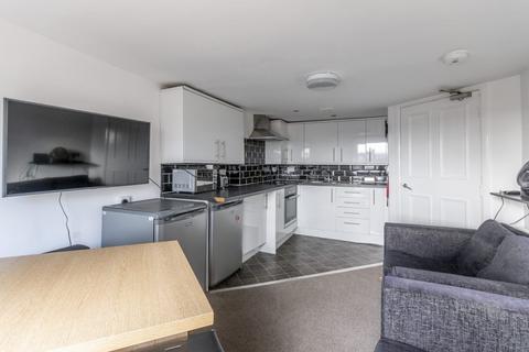 4 bedroom flat to rent - 09P – Nicolson Square, Edinburgh, EH8 9BH