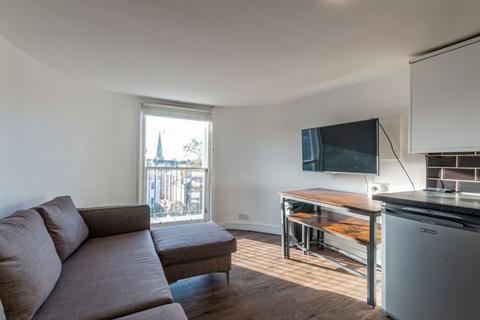 4 bedroom flat to rent, 09P – Nicolson Square, Edinburgh, EH8 9BH