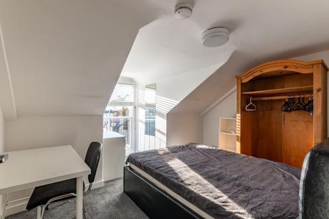 4 bedroom flat to rent, 09P – Nicolson Square, Edinburgh, EH8 9BH