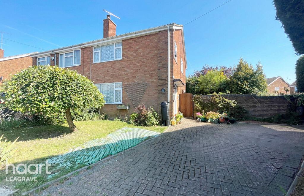 Kinross Crescent, Luton 3 bed semidetached house for sale £350,000
