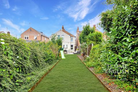 32 Halstead Road, Colchester, CO3 9AE