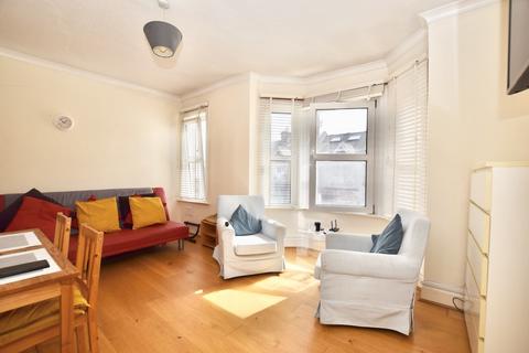 1 bedroom flat for sale - First Floor Flat, London, SW20