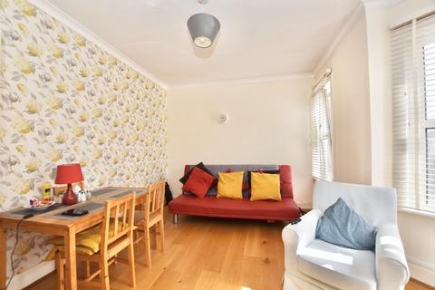 1 bedroom flat for sale - First Floor Flat, London, SW20