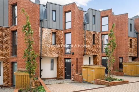 4 bedroom terraced house for sale, Connaught Gardens, Muswell Hill