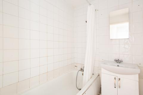 6 Swaton Road, London, E3 4ET