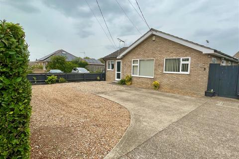 3 bedroom detached bungalow for sale - Hall Barn Road, Isleham, Cambridgeshire, CB7 5QZ