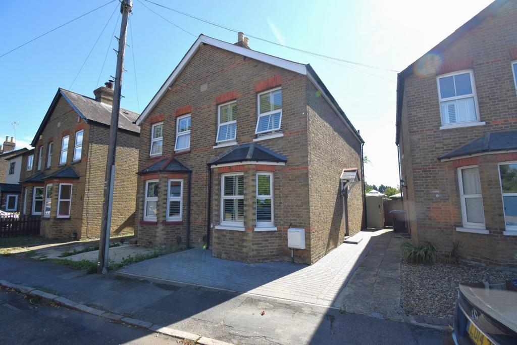 Gore Road, Burnham, Slough, SL1 3 bed semidetached house for sale £