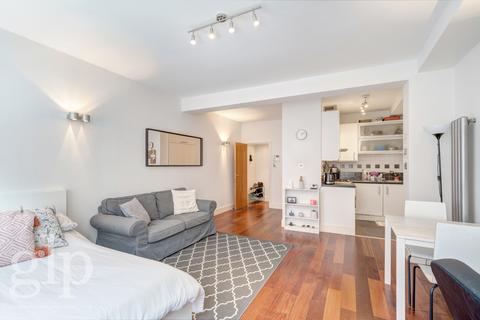 Studio to rent, St. Martin's Lane