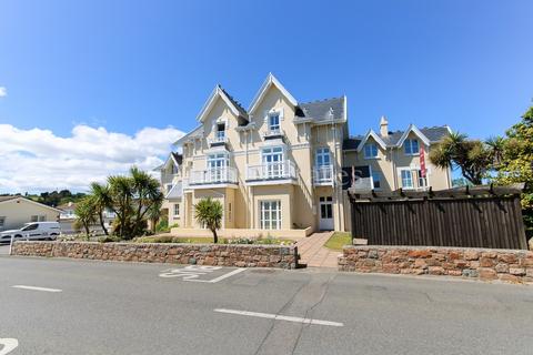 2 bedroom flat for sale, La Grande Route De La Cote, St. Clement, Jersey. JE2 6SE