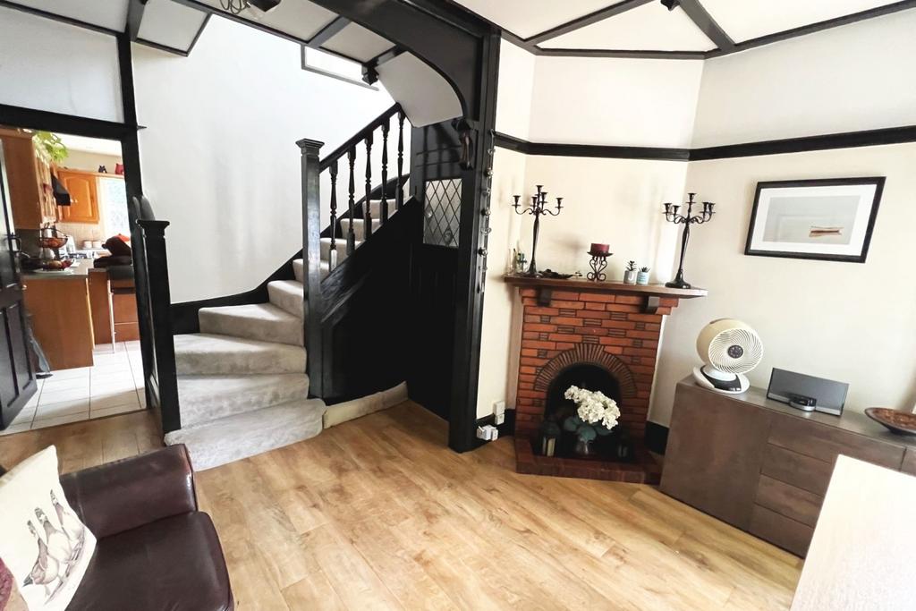 Greenlands Road, StainesuponThames, Surrey, TW18 4 bed detached house