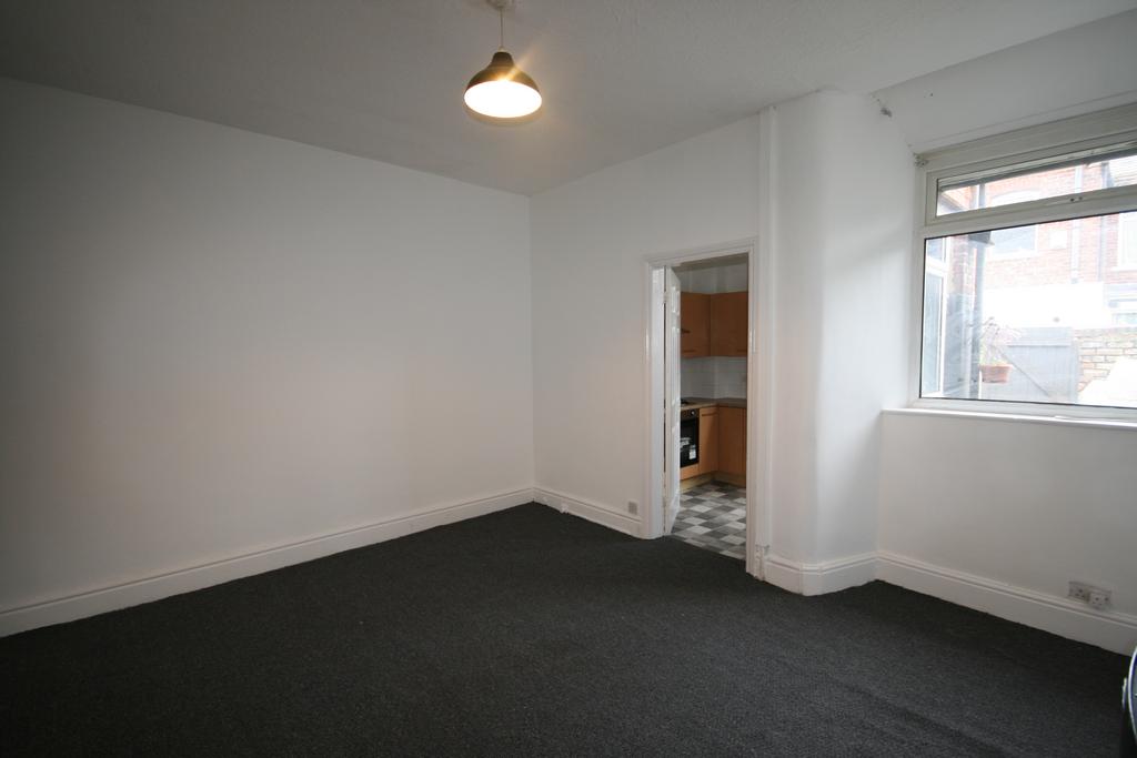 Edge Lane, Droylsden M43 2 bed terraced house £850 pcm (£196 pw)