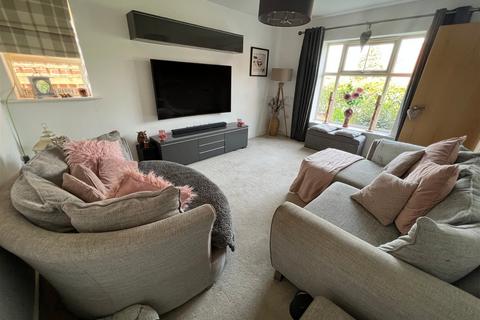 83 Henson Close, Whetstone, Leicester, LE8 6PL