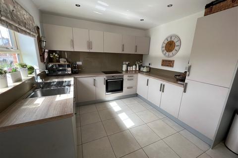 83 Henson Close, Whetstone, Leicester, LE8 6PL