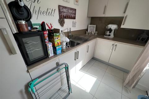 83 Henson Close, Whetstone, Leicester, LE8 6PL