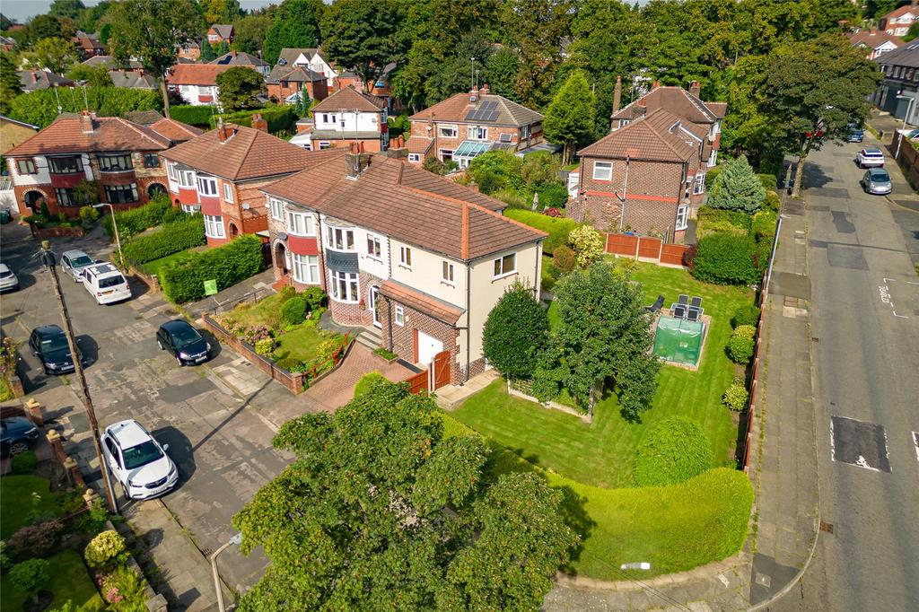 Prestwich, Manchester M25 4 bed semidetached house for sale £475,000