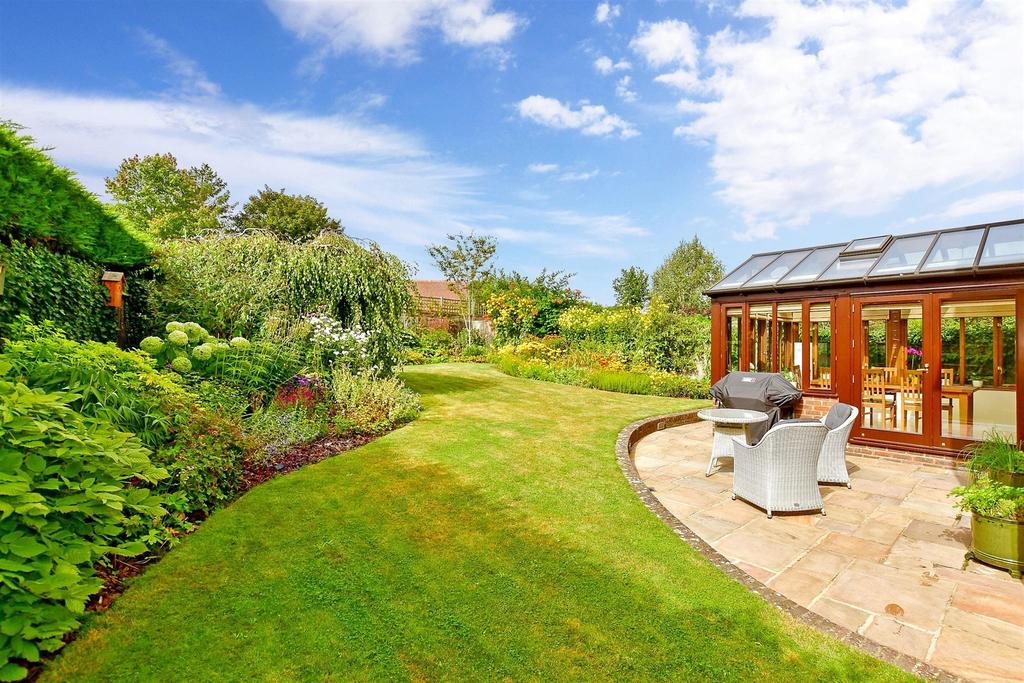 St. Mary's Meadow, Wingham, Canterbury, Kent 4 bed detached house for