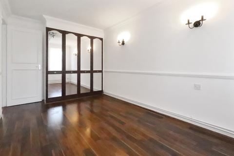 56 Fieldfare Road, London, SE28 8HR
