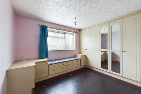 3 bedroom bungalow for sale, Laburnum Gardens, Quedgeley, Gloucester, Gloucestershire, GL2