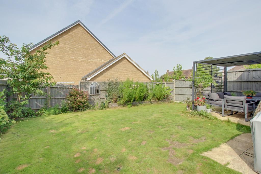 Liddell Way, Leighton Buzzard, LU7 4EB 2 bed semidetached house £325,000