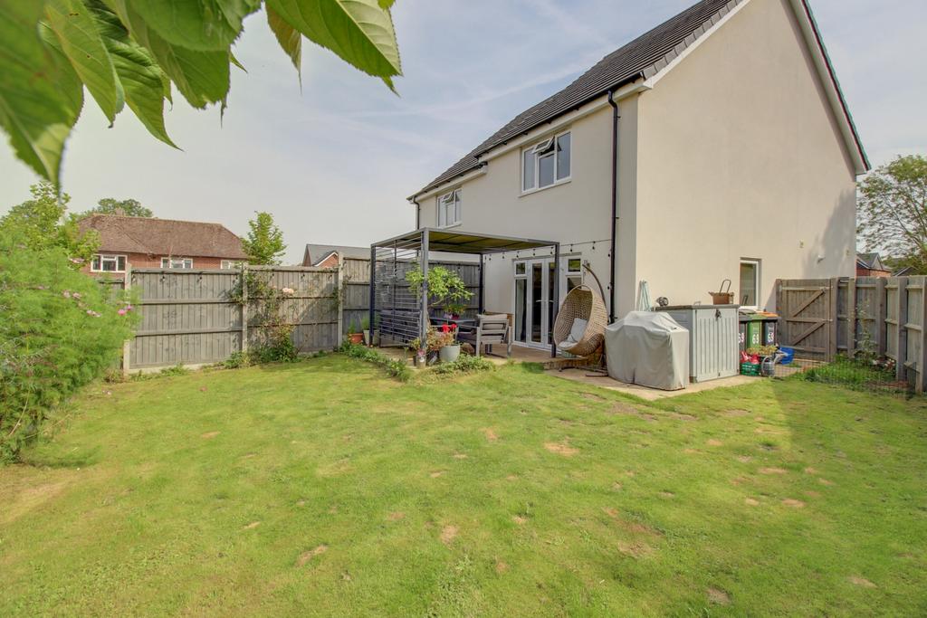 Liddell Way, Leighton Buzzard, LU7 4EB 2 bed semidetached house £325,000