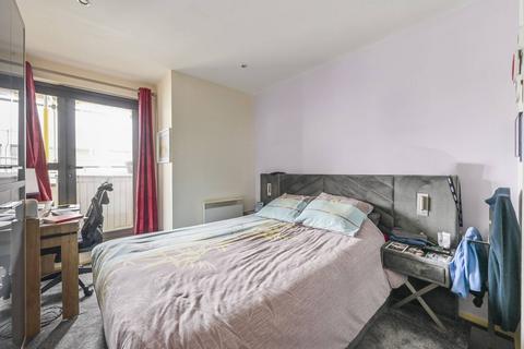 2 bedroom flat for sale, Cable Street, Limehouse, London, E1W