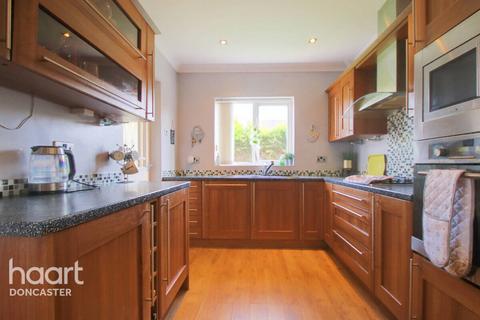 20 Shelley Grove, Doncaster, DN5 8BX