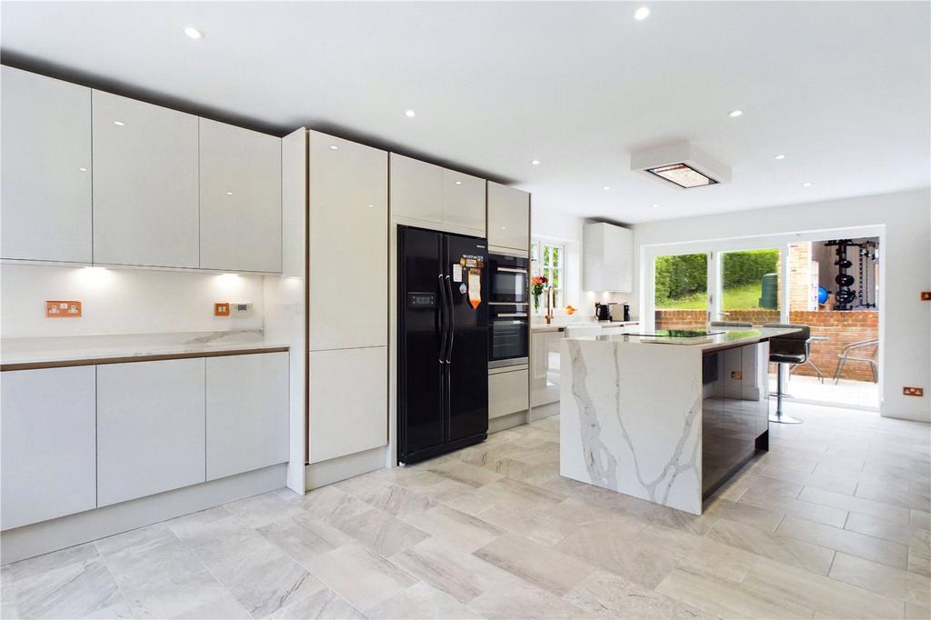 New Road Hill, Midgham, Reading, Berkshire, RG7 4 bed detached house