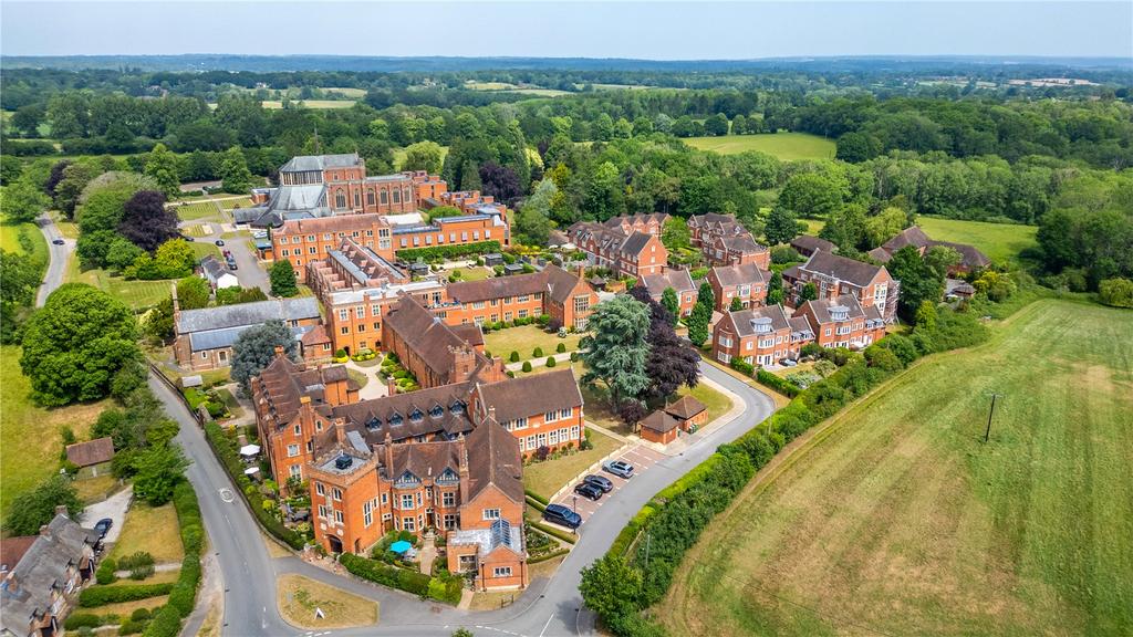 Abbey Gardens, Upper Woolhampton... 2 bed apartment for sale - £350,000