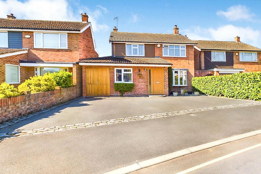 Meadow Way, Theale, Reading, Berkshire, RG7 3 bed detached house for