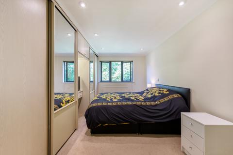 2 bedroom apartment for sale, Woburn Hill, Addlestone KT15