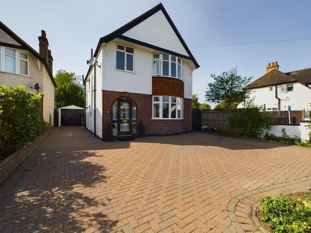 School Lane, Addlestone, Surrey, KT15 4 bed detached house for sale £