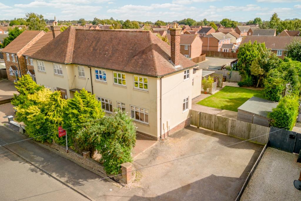Bourne Road, Spalding, Lincolnshire, PE11 4 bed semidetached house for