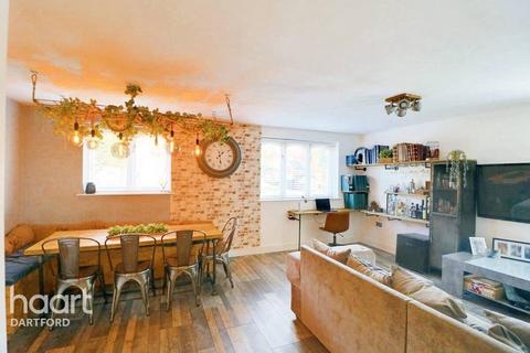50 Dunlop Close, Dartford, DA1 5LT