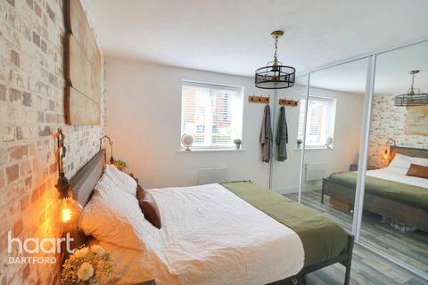 50 Dunlop Close, Dartford, DA1 5LT