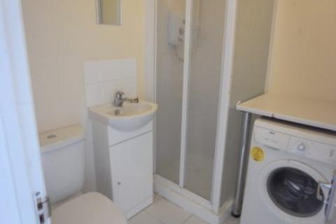 1 bedroom flat to rent, Hook Road, Surbiton, KT6 5AR