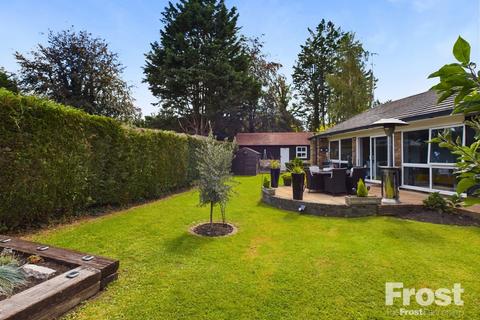 4 bedroom bungalow for sale, Coppermill Road, Wraysbury, Berkshire, TW19