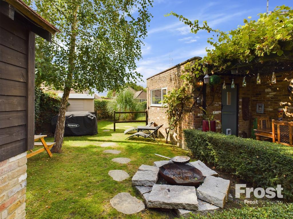 Coppermill Road, Wraysbury... 4 bed bungalow for sale £865,000