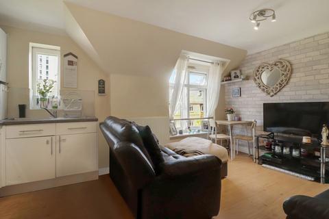 2 bedroom flat for sale, 3 York Road, Woking, Surrey, GU22