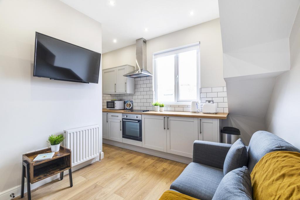 Winstanley Terrace, Leeds LS6 2 bed house to rent £1,647 pcm (£380 pw)