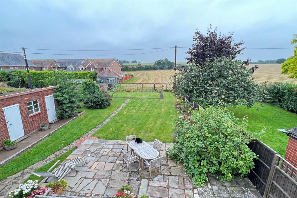 Kings Acre Road, Kings Acre, Hereford, HR4 3 bed detached house for