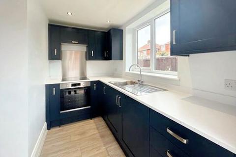 2 bedroom bungalow for sale - Tudor Avenue, North Shields, Tyne and Wear, NE29 0RY