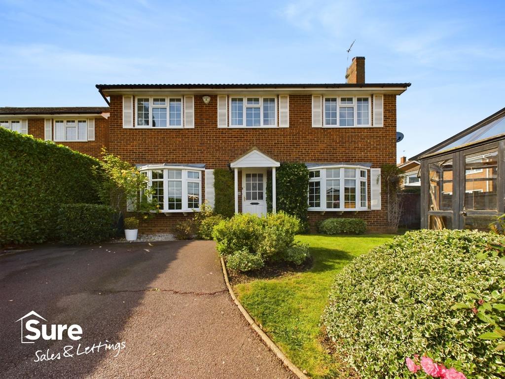 Kendale, Hemel Hempstead... 5 bed detached house £3,500 pcm (£808 pw)