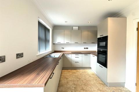 2 bedroom semi-detached house to rent, Hampton Road, Southport, Merseyside, PR8