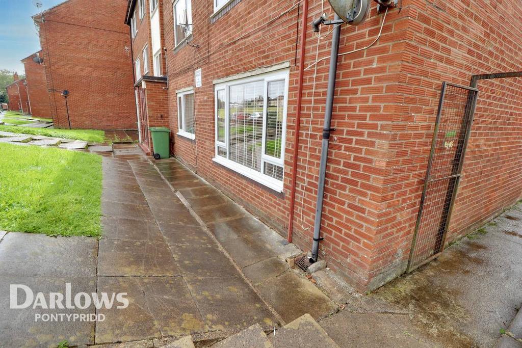 Warren Close, Pontypridd 2 bed apartment for sale £110,000