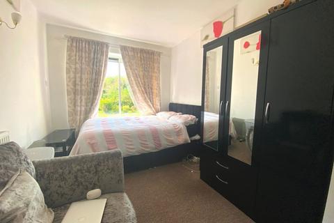 77 Raeburn Road, Northampton, NN2 7ET