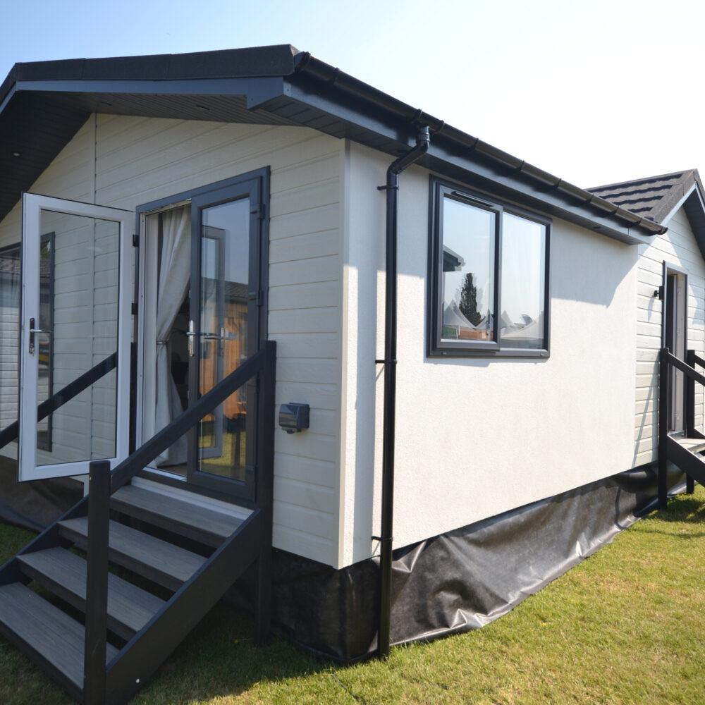 Swanage, Dorset, BH19 2 bed park home for sale £325,000