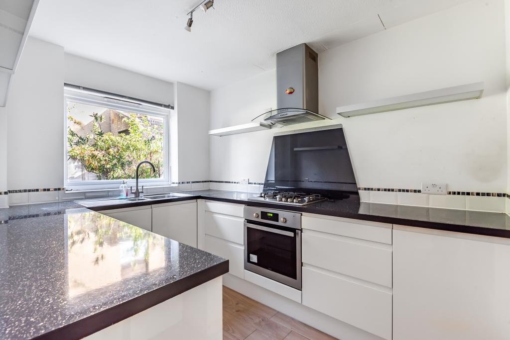 Norlands Crescent Chislehurst BR7 4 bed house £2,600 pcm (£600 pw)