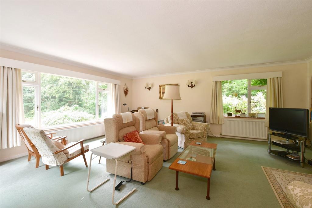 Tudor Close, Pulborough, West Sussex 3 bed detached bungalow for sale