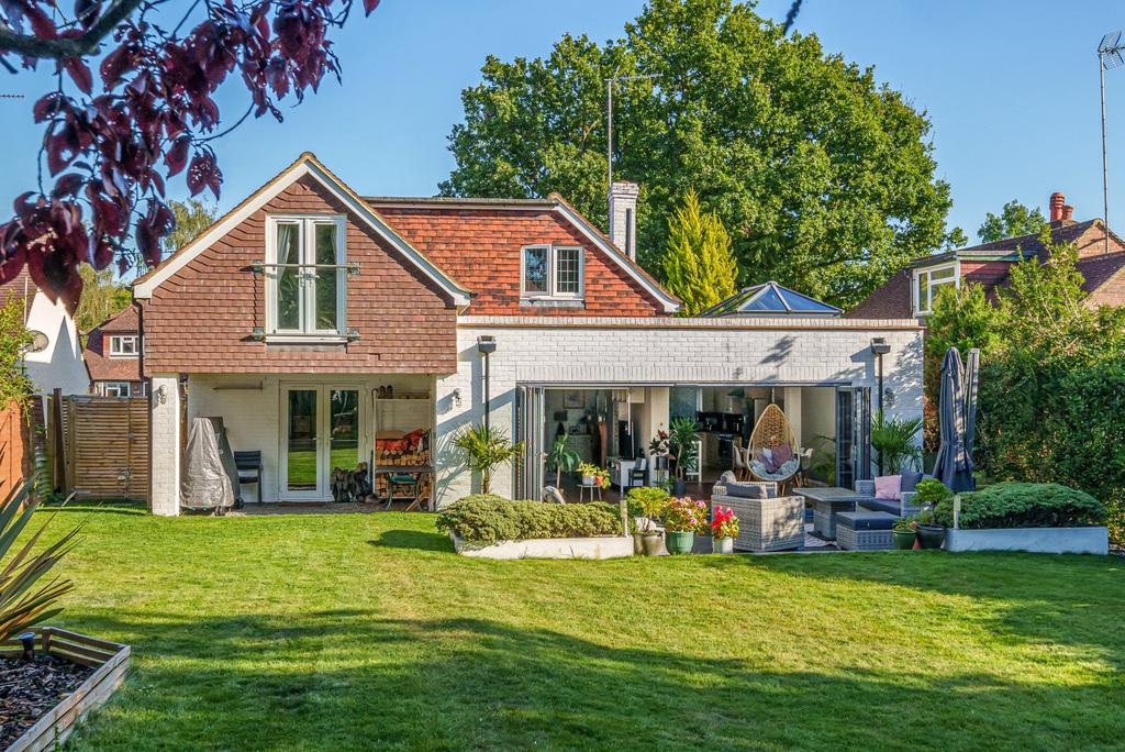 Rowly Drive, Cranleigh, GU6 4 bed detached house for sale £1,000,000